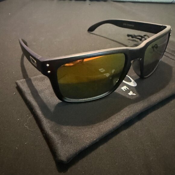 Oakley Holbrook Mens Sunglasses 9102 Gold Reflective Lenses - Picture 7 of 7